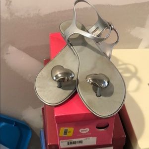 Mel size 10 heart toe sandal